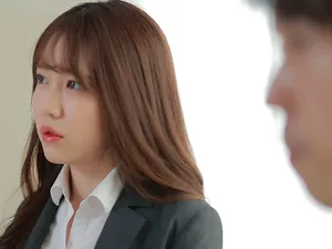 Hậu trường: Cô nàng tóc vàng Jamie Wayne chia sẻ trải nghiệm quay video sex POV của mình