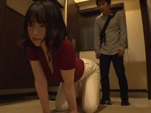 Mối tình má con, má trẻ phát hiện con trai thường tự sướng với đồ lót của mình