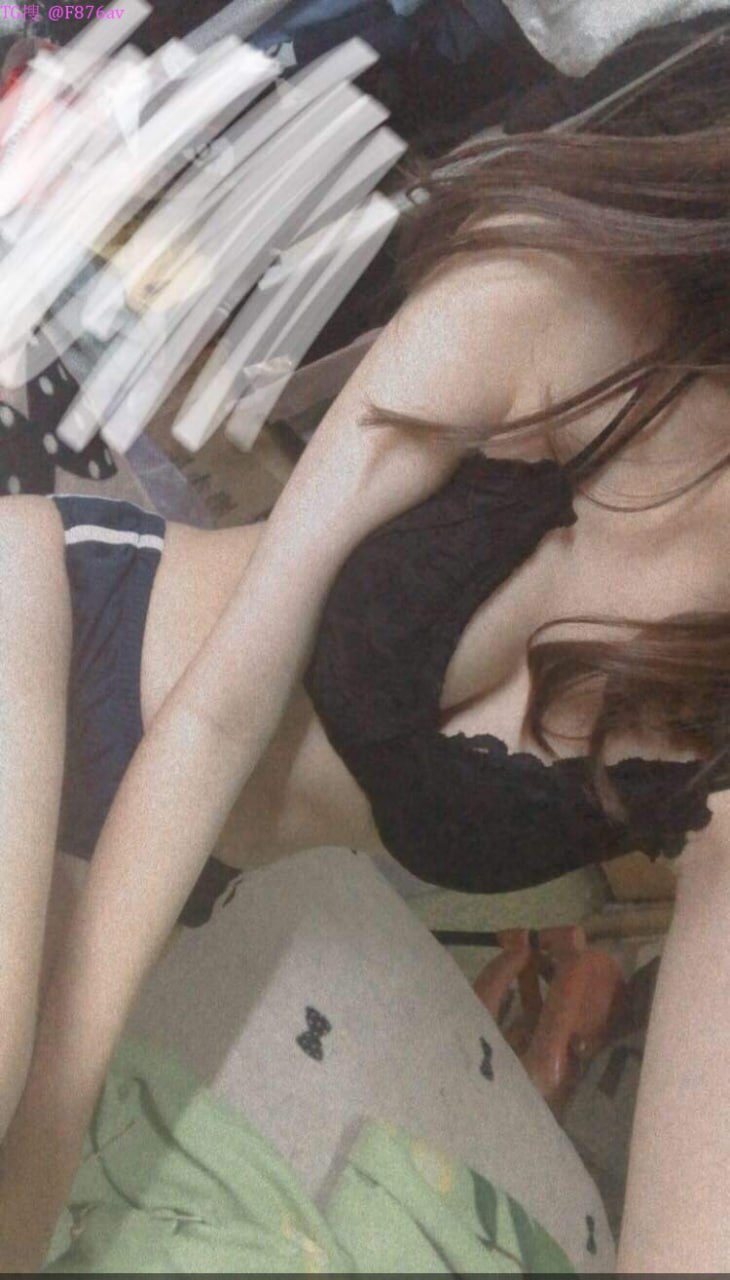 Nữ thần của bạn bị ai đó dùng miệng làm âm hộ quan hệ sâu vào cổ họng, và tinh dịch cùng tinh dịch bên trong cô ấy trở thành thứ mỹ phẩm xa xỉ nhất của cô ấy.